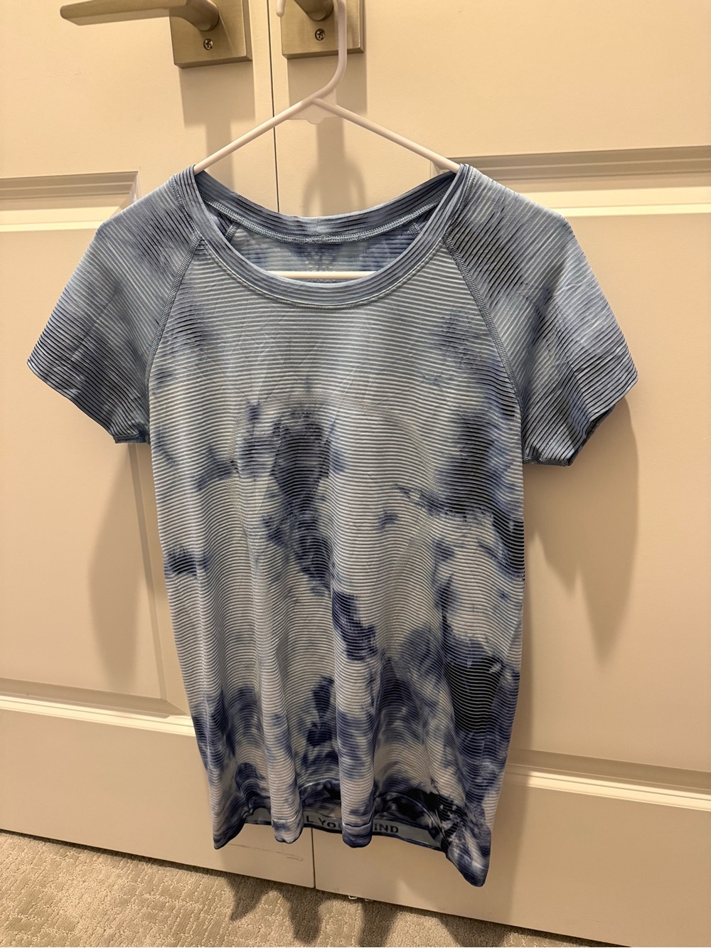 Women's lululemon, Blue Tie-Dye, Short Sleeve Top, size 8!!! 💙